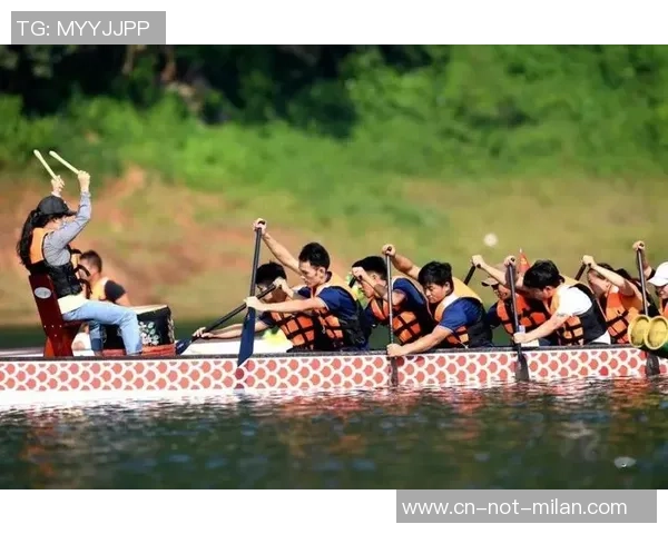 “七彩云南·运动德宏”2025年体育文明旅行嘉年华龙舟挑战赛热情开赛