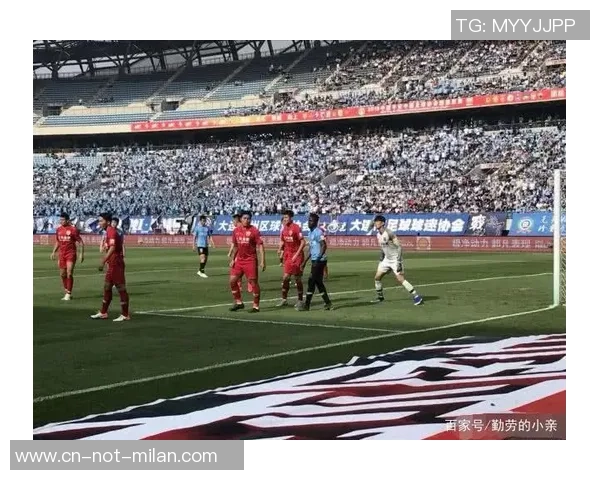 李圣龙被踩脸上挂彩，谁注意到海港球员的行为，怪不得在亚冠垫底